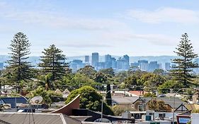 Glenelg Oasis, Pool, Gym, Spa & Sauna, Free Parking, City Views
